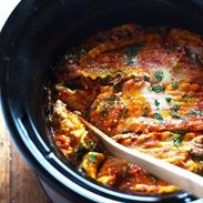 Super Easy Skinny Veggie Crockpot Lasagna - a handful of simple ingredients for a healthy family dinner. | https://leven-goed.today