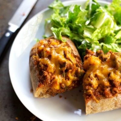 Quick and Easy Pizza Bread - perfect for making ahead and freezing so you can make individual servings later. Lots of veggies, kid-friendly, total comfort food, 375 calories. | pinchofyum.com