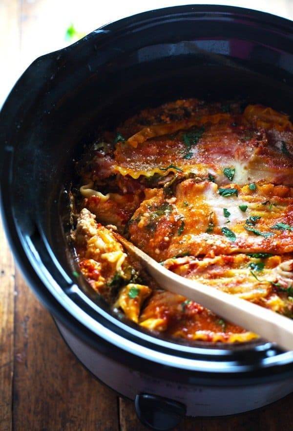 Super Easy Skinny Veggie Crockpot Lasagna - a handful of simple ingredients for a healthy family dinner. | https://leven-goed.today